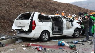 韩国一高速路段发生严重车祸，已致中国公民6死4伤