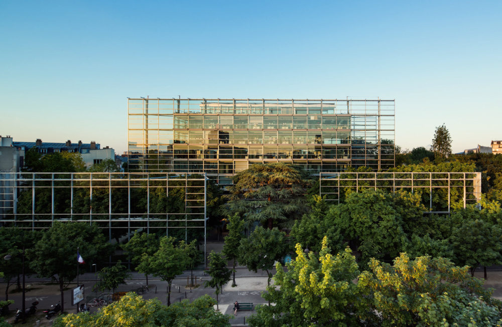 巴黎卡地亚当代艺术基金会，建筑设计同样来自让·努维尔。 图片来自让·努维尔事务所网站