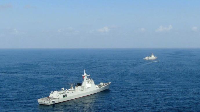 中國海軍第36、37批護(hù)航編隊(duì)在亞丁灣舉行任務(wù)交接儀式