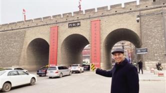 八旬老人连续三年给西安城墙书写春联：想把四个城门都写遍