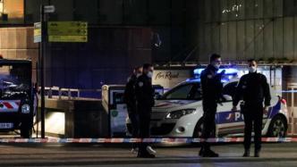 法国巴黎发生汽车冲撞行人事件，致1死1伤 