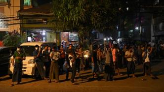 缅甸仰光爆发民众抗议，军方出动军警控制局面