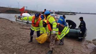 安徽村民打鱼落水11人遇难：风浪大两次翻船，家属称三次报警