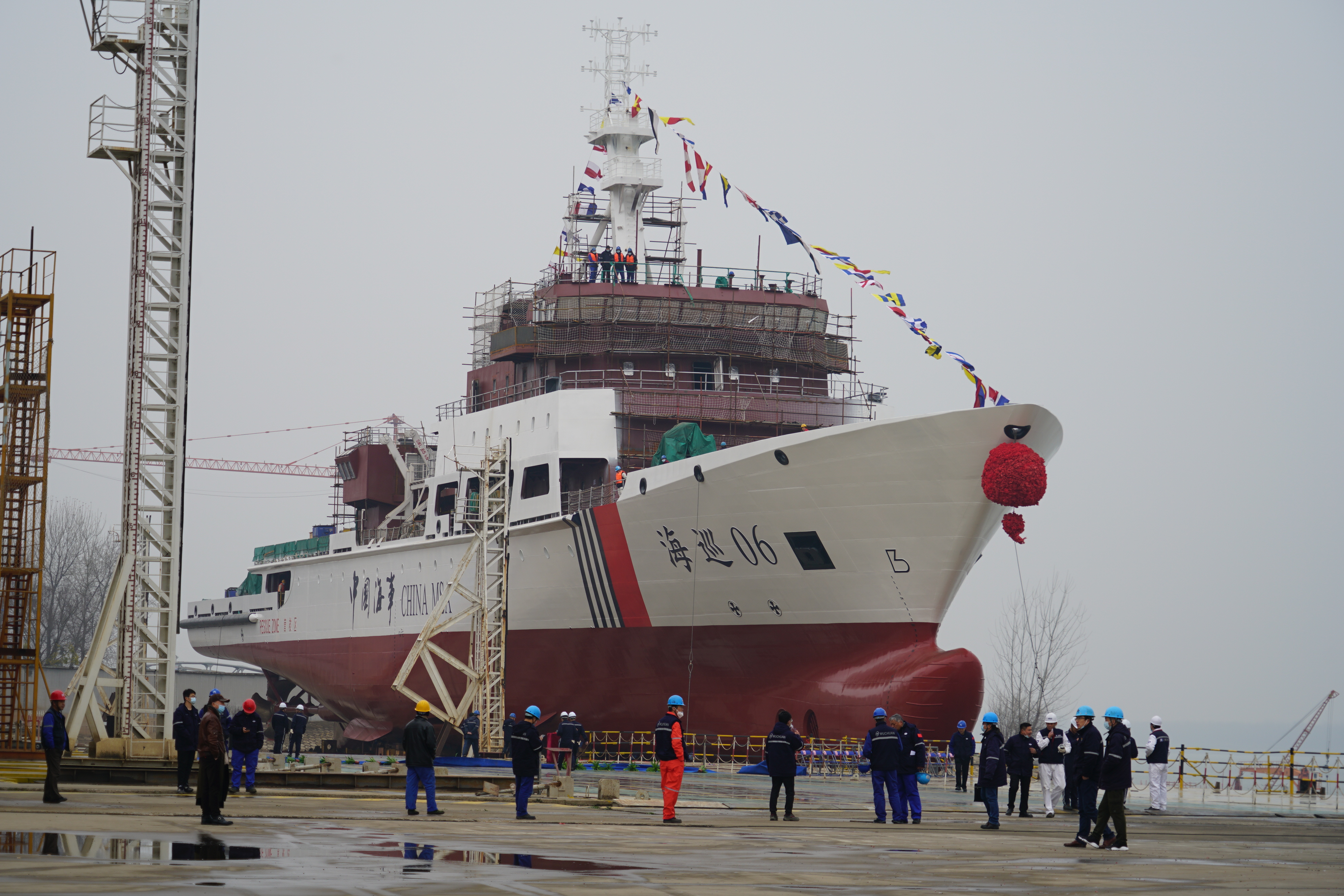 台湾海峡首艘五千吨级海事巡航救助船海巡06下水