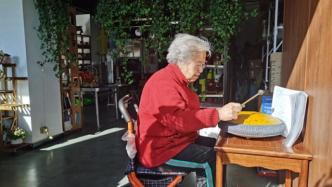 爷爷奶奶的“星巴克”：老年玩具店店主呼吁关注老人娱乐需求