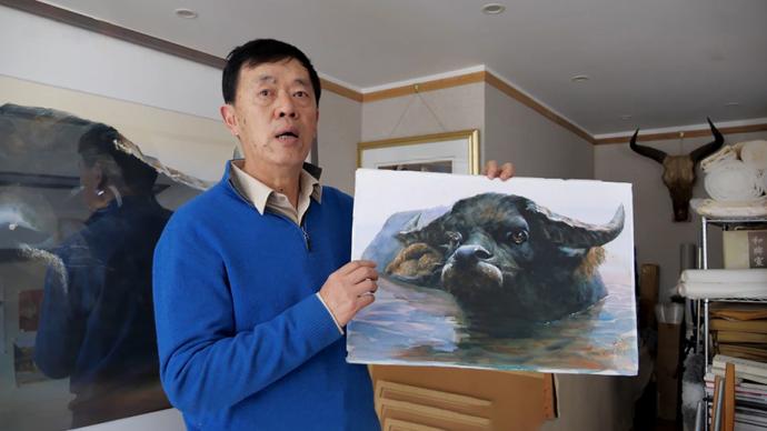 胡"大牛"40年画牛上千头