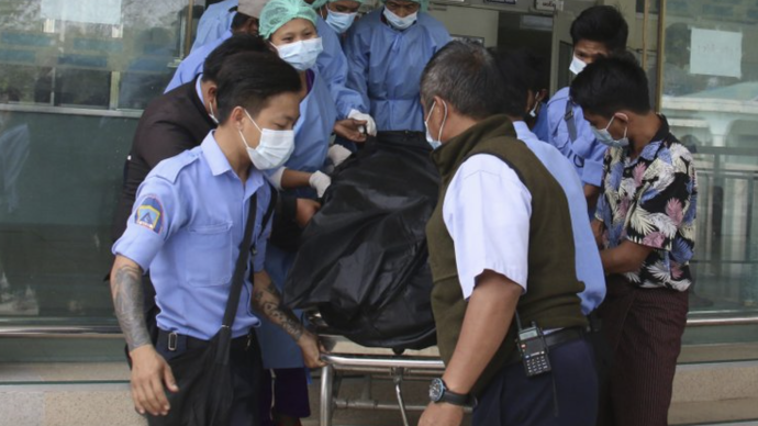 缅甸一19岁女子头部中弹伤重不治，系首位身亡示威者