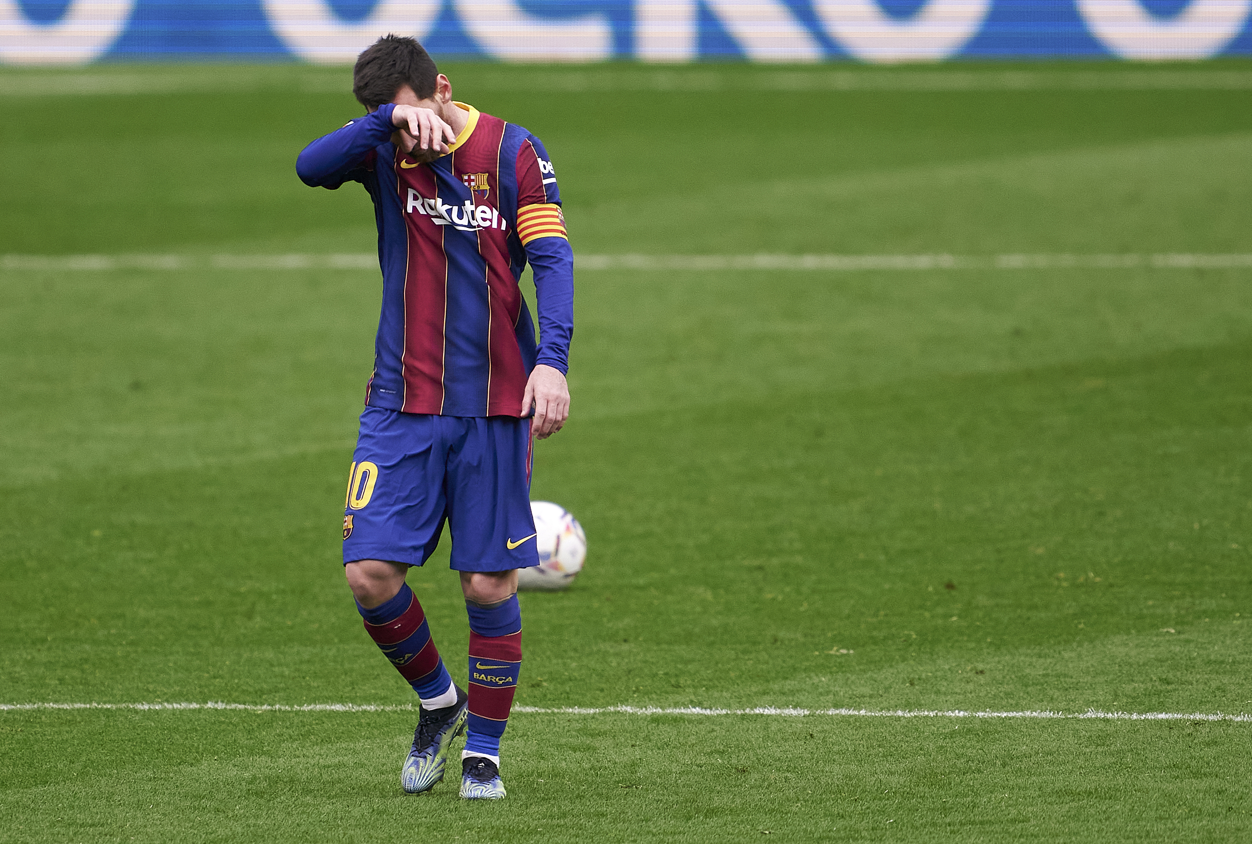 体坛联播米兰德比国米3球大胜梅西进球巴萨惨遭绝平