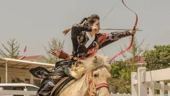 安徽阜阳骑射“侠女”一天开弓数百次，在老家养阿拉伯半血马
