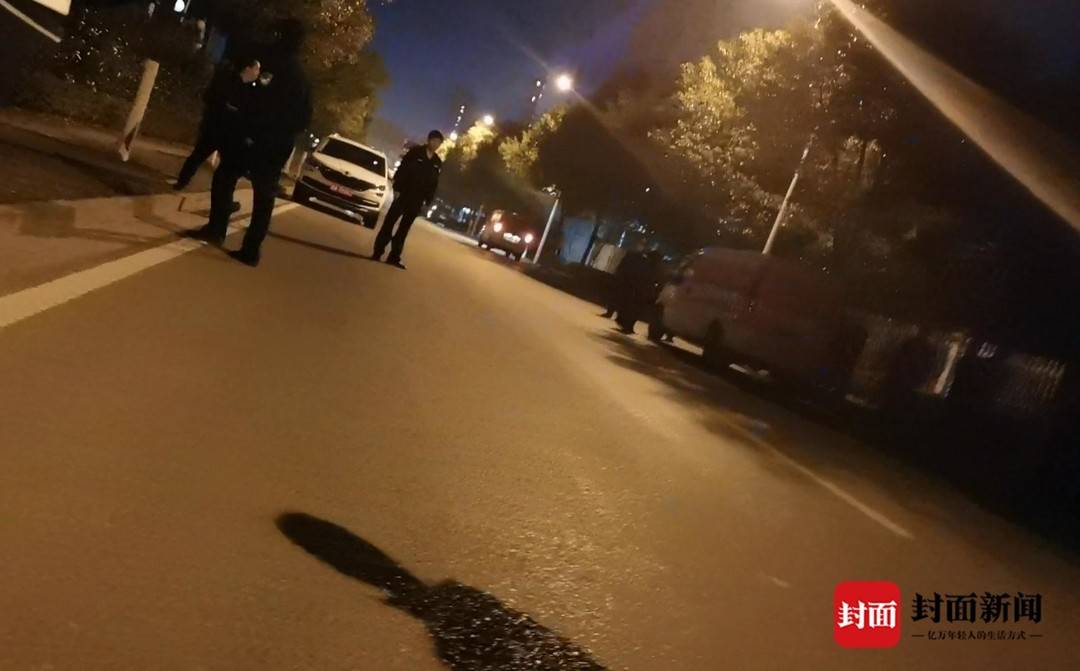 出事地点 警方正用货拉拉实地勘查