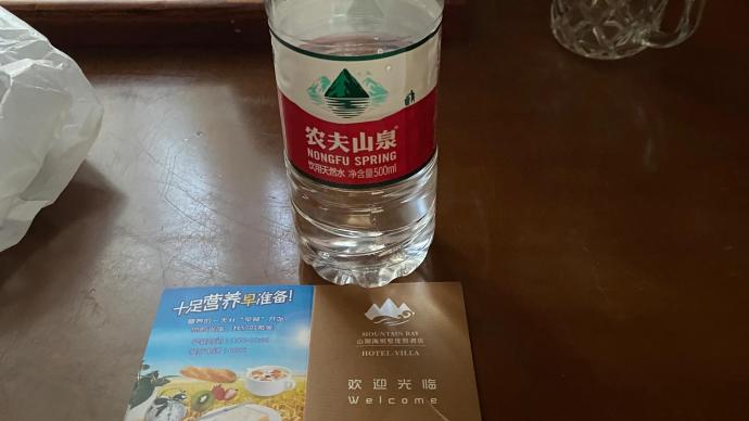 顾客称三亚一度假酒店提供的矿泉水变成消毒水，文旅局介入