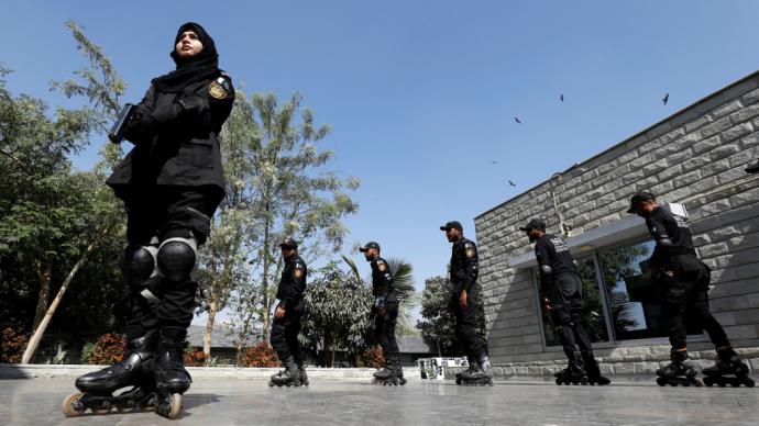 巴基斯坦警方组建“轮滑巡逻队”，打击街头犯罪