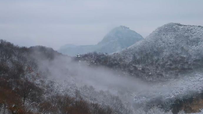 河南北部世界地质公园云台山迎来“桃花雪”