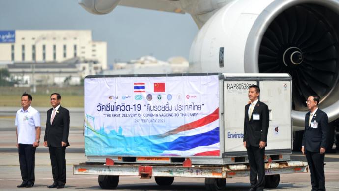 首批20万剂中国科兴新冠疫苗运抵曼谷，泰国总理赴机场迎接