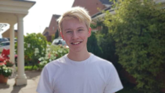 英国18岁少年报名参加新冠人体挑战试验：愿承担一切风险