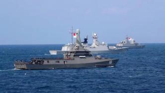 中国与新加坡海军舰艇编队联合海上演习，模拟联合搜救行动