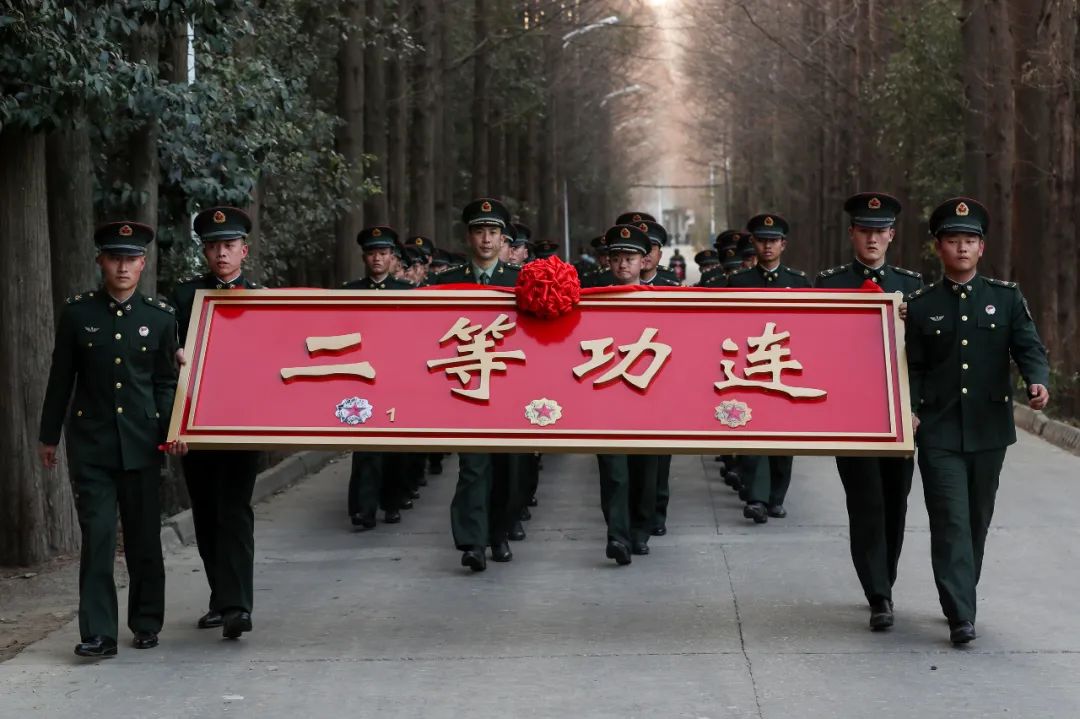 抗洪勇士冒小驰所在连荣立集体二等功