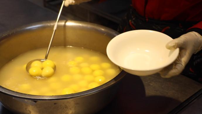 慕了！高校送1200名留校學生“元宵大禮包”