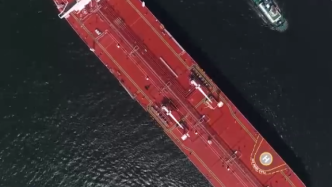 我国自主研制续航超26000海里超大油船“远福洋”轮交付