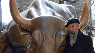 一周艺术人物|“华尔街铜牛”雕塑者辞世，昆斯再次被判抄袭