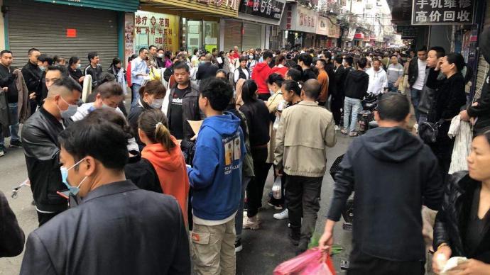 广州纺织老板街头排队招工被工人挑：价格谈妥马上开工