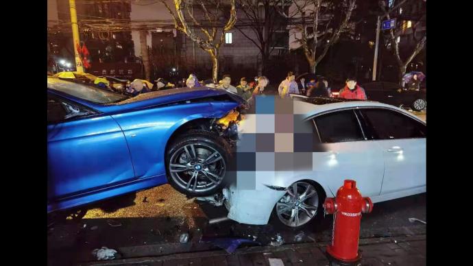 上海虹口突发机动车与非机动车相撞事故，造成2死5伤