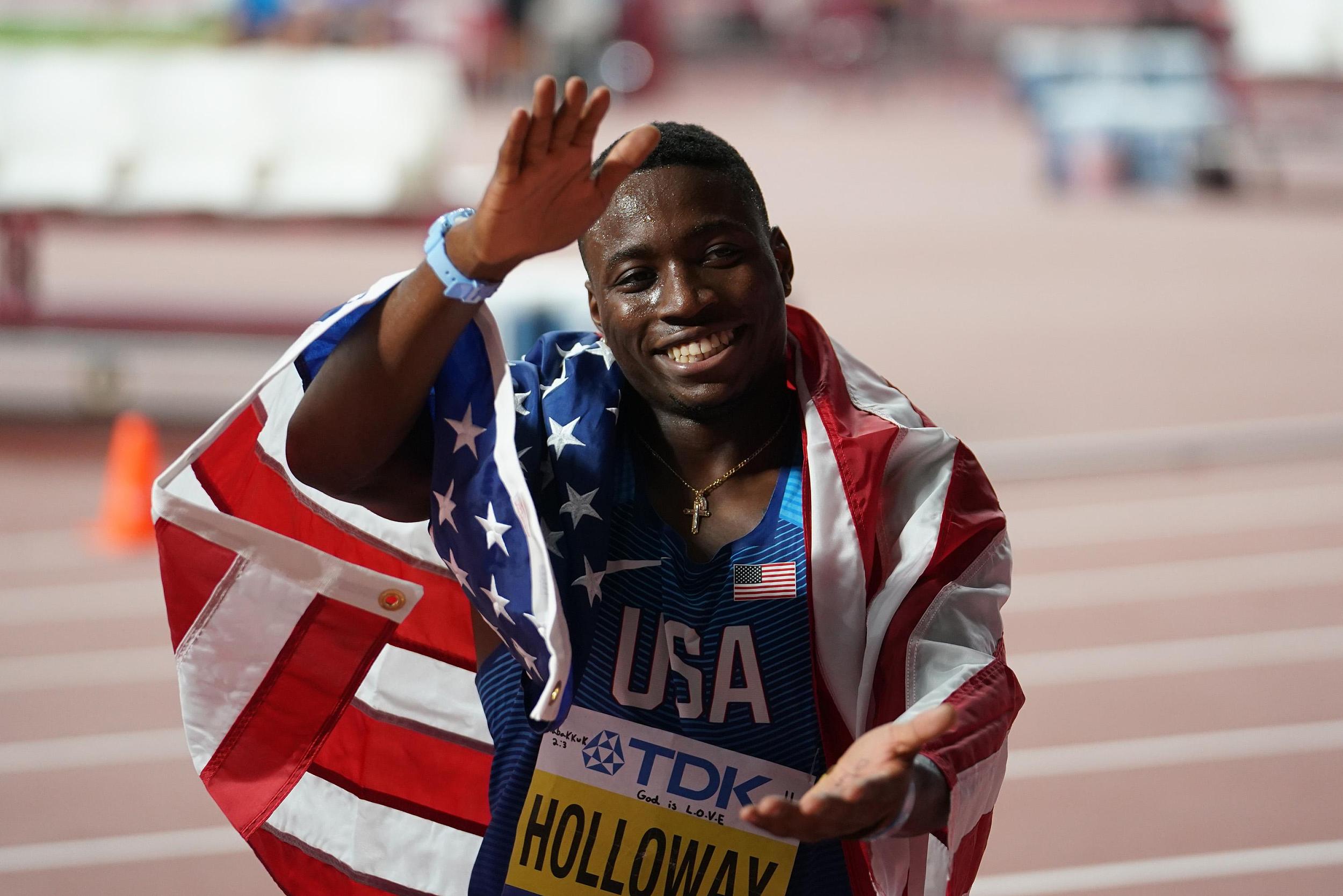 美国小将格兰特·霍洛韦打破了60米栏尘封27年的世界纪录.