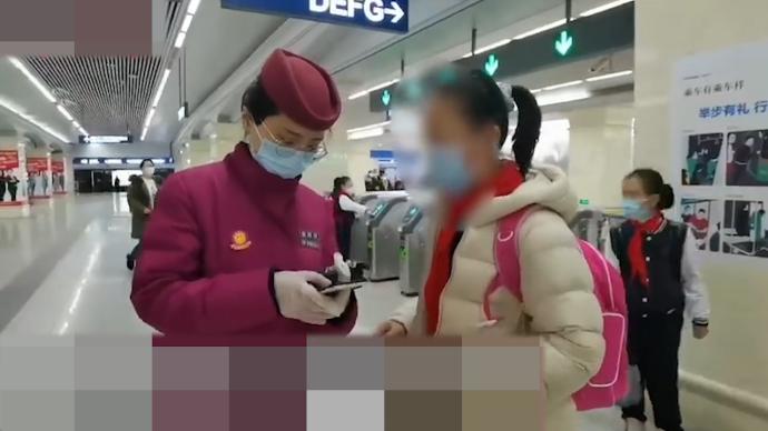 孩子找媽,媽找娃……開學首日地鐵站里小意外不斷