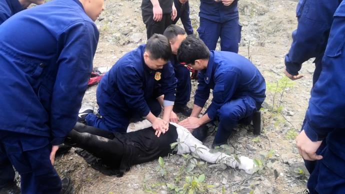 云南盐津一女子溺水已无心跳，消防员做3分钟心肺复苏救回
