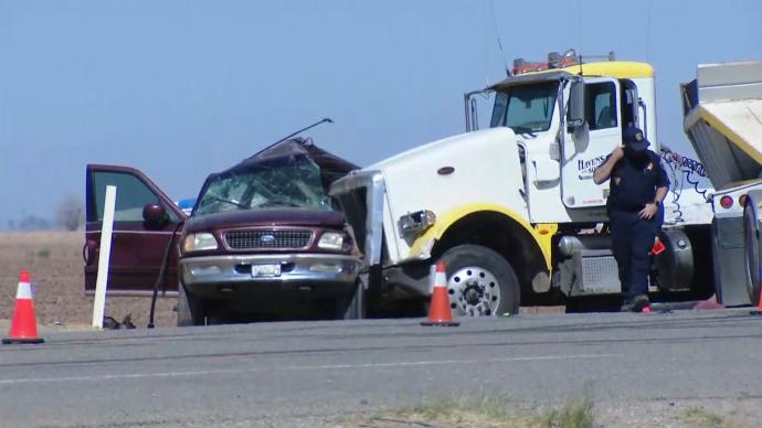 美国加州严重车祸已致13死，涉事8座SUV实载25人