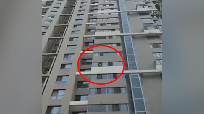 女子从23楼扔3块冰，安徽首例高空抛物罪判了