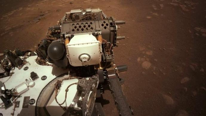 “毅力号”火星车完成首次火星行走：33分钟移动6.5米