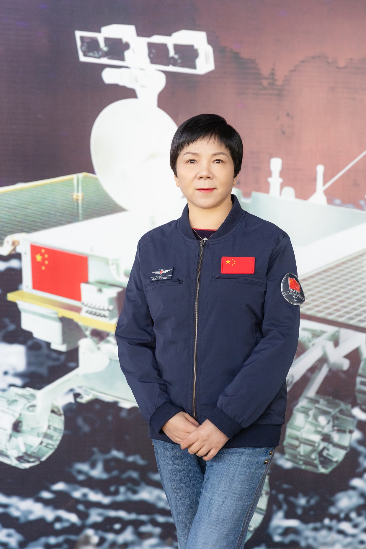 百年初心奋斗者成功上天揽月和探火的航天女神