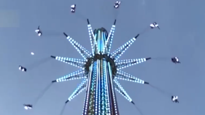 140米！全球最高“空中飞椅”亮相迪拜乐园
