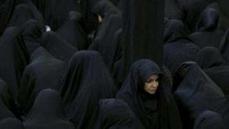 瑞士公投通过“罩袍禁令”：禁止在公共场所完全遮住面部