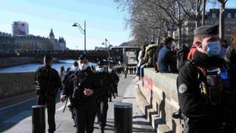 防疫为重！法国巴黎警方强制疏散塞纳河畔人群