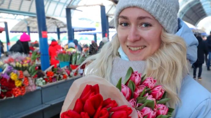 白俄罗斯：鲜花热销迎“三八”妇女节