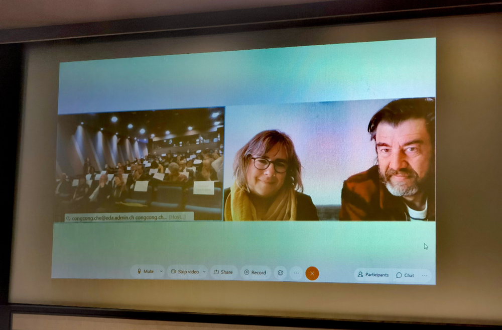 电影主创现场连线,同观众互动问答.