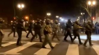 冲突又起！美国波特兰警方与抗议者发生冲突