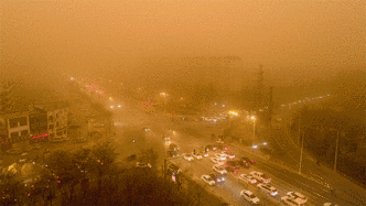 直击｜北方12省市遭近10年范围最广沙尘暴，天空一片橘色