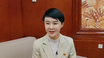 策馬雪原女副縣長：騎馬不是難事，10歲以上的孩子就能學