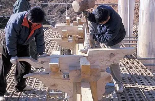 联合国教科文组织网站对韩国“大木匠与传统的木结构建筑艺术”的介绍图。图片来源：联合国教科文组织网站