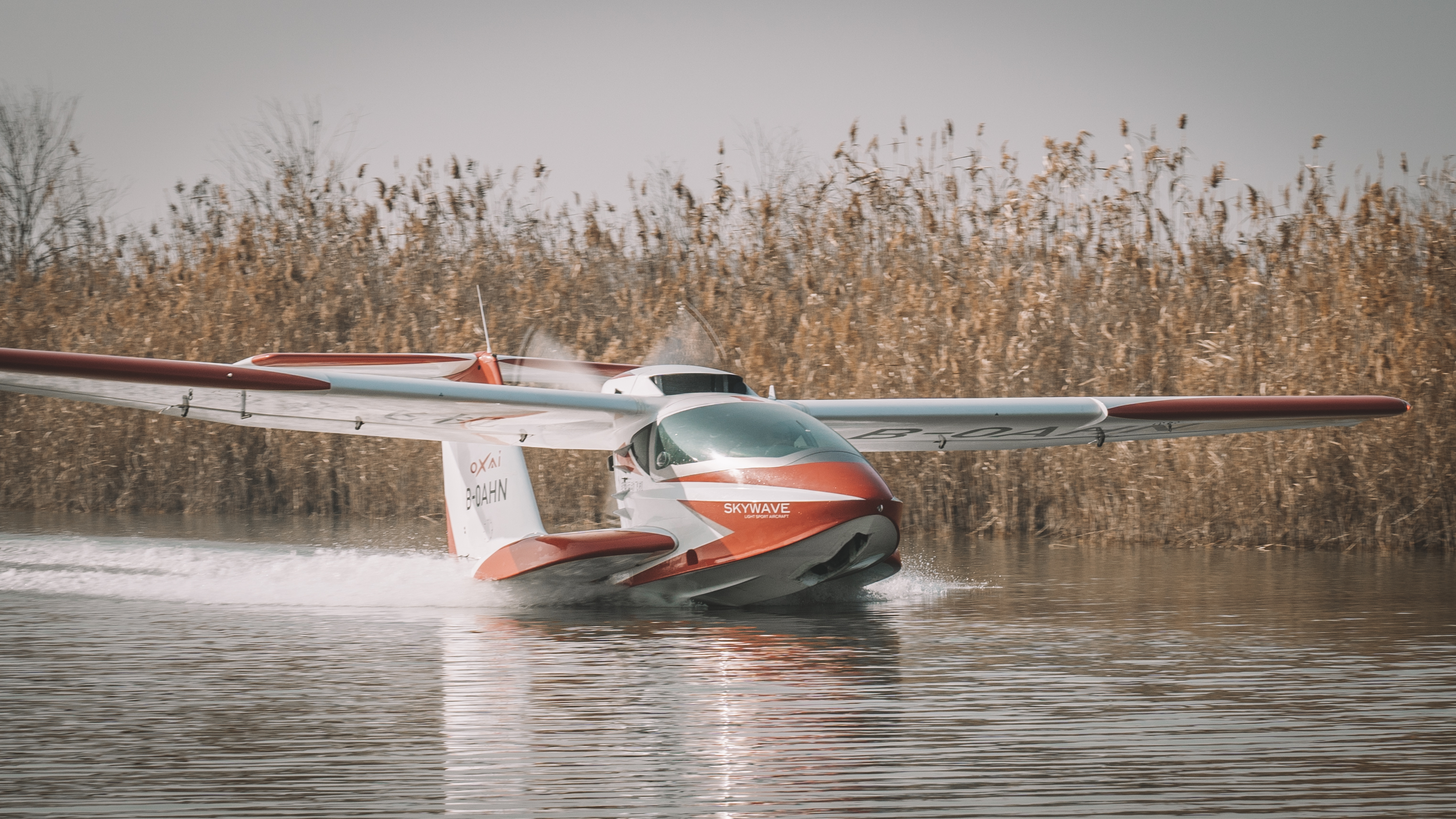 我国自主研制的第一款水陆两用通用航空器m2型风翎轻型运动飞机获得