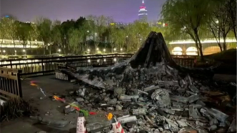 紹興一公園內(nèi)涼亭突然坍塌，所幸無(wú)人員傷亡