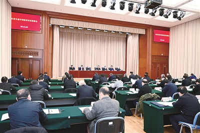 生态环境部从2021年1月开始,利用四个月时间在部系统开展以案为鉴专项教育,进一步立足全面从严治党要求,用身边事教育身边人,实现“以案促改、以案促建、以案促治”。图为该部以案为鉴专项教育动员部署会现场。 邓佳 摄