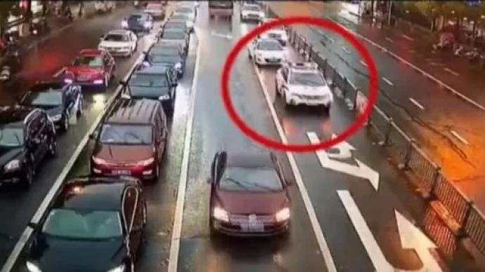 吉安3歲小孩燙傷，警車開(kāi)道緊急護(hù)送就醫(yī)