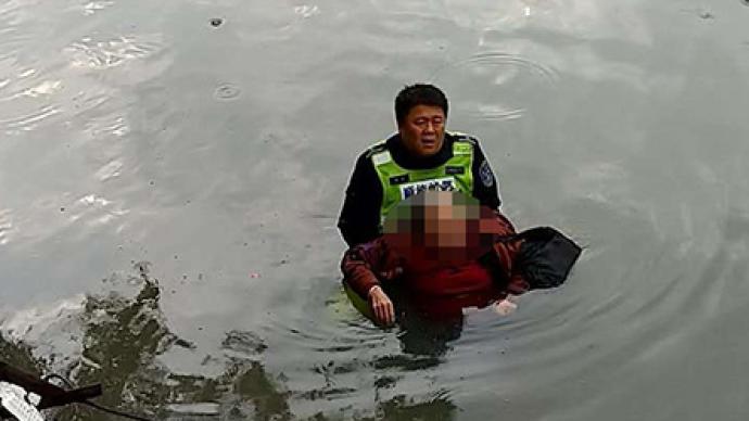 暖聞｜廣東順德一協警3年內三次跳河救人，網友：這次又是他