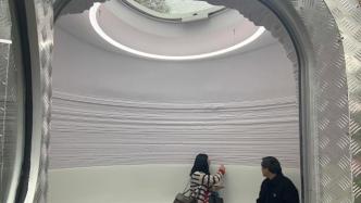 上海首座3D打印书屋建成：有地暖有天窗，造型像一个逗号