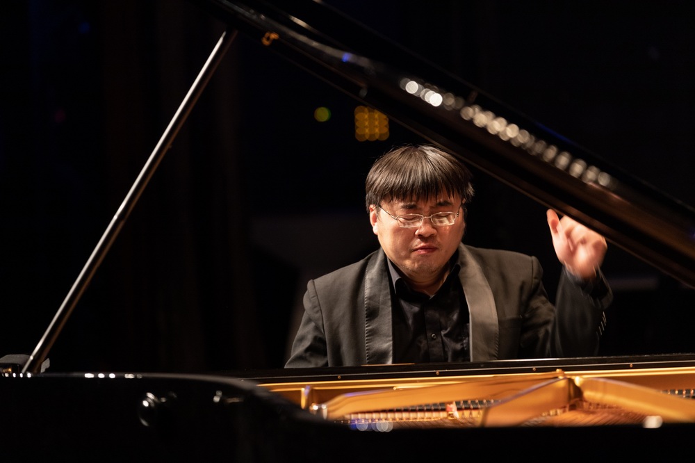 跟随陈韵劼的黑白琴键做一场斯克里亚宾的梦