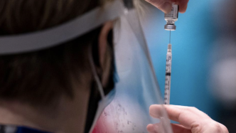 美国卫生专家：美国正面临变异新冠病毒和疫苗之争